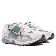 Women's Zoom Vomero 5 - Summit White/Metallic Silver/Wolf Grey